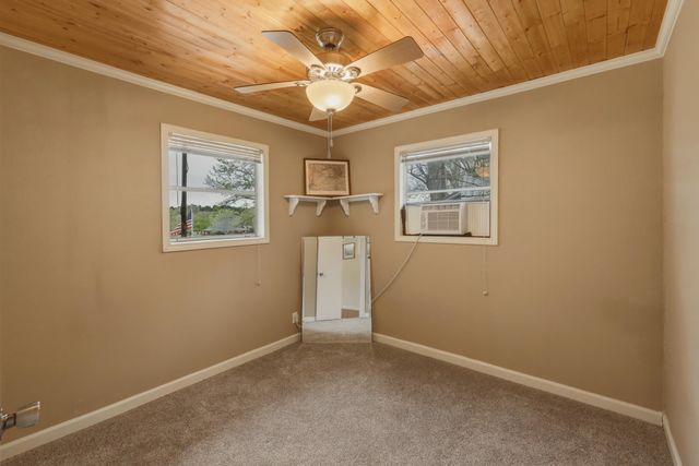 157 NAPLES DR, Omaha, TX 75571