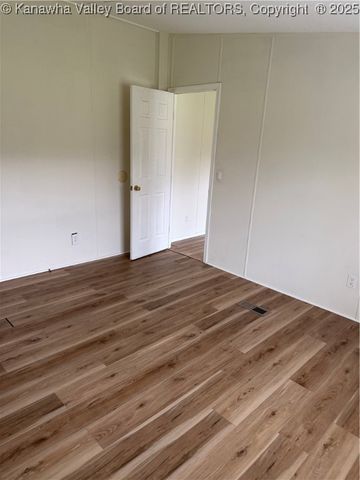 406 Harbour Lane, Hurricane, WV 25526