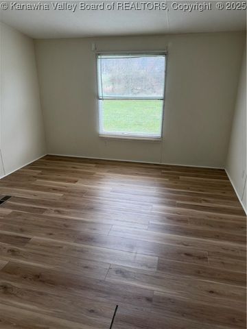 406 Harbour Lane, Hurricane, WV 25526