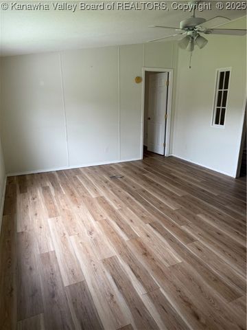 406 Harbour Lane, Hurricane, WV 25526