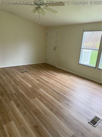 406 Harbour Lane, Hurricane, WV 25526