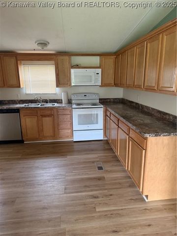 406 Harbour Lane, Hurricane, WV 25526