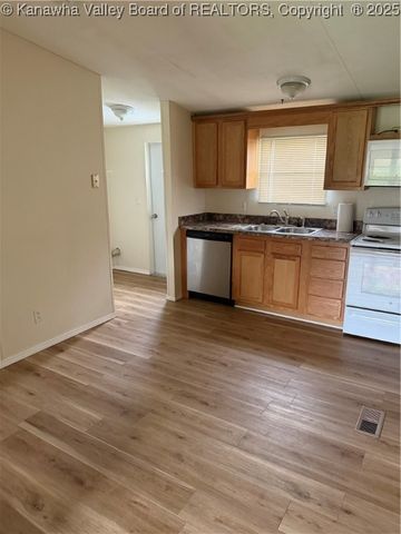 406 Harbour Lane, Hurricane, WV 25526