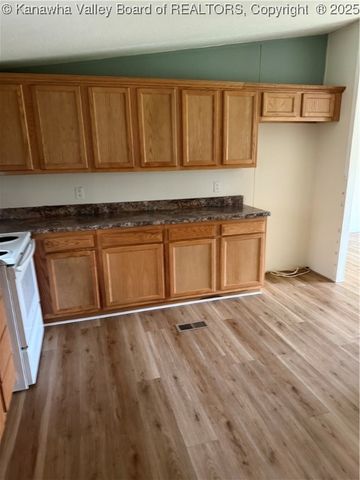 406 Harbour Lane, Hurricane, WV 25526