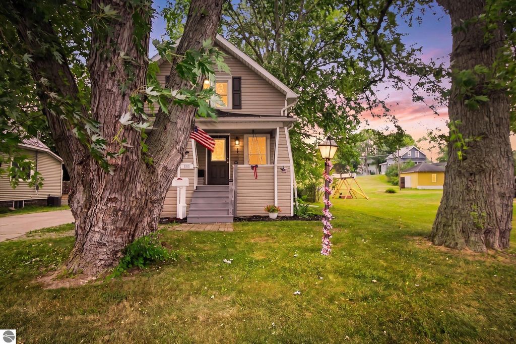 Image 1 of property listing at 111 Penrith Avenue, Alma, MI 48801
