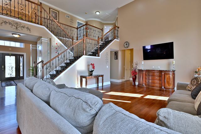 5761 PROVIDENCE Drive, Hoffman Estates, IL 60192