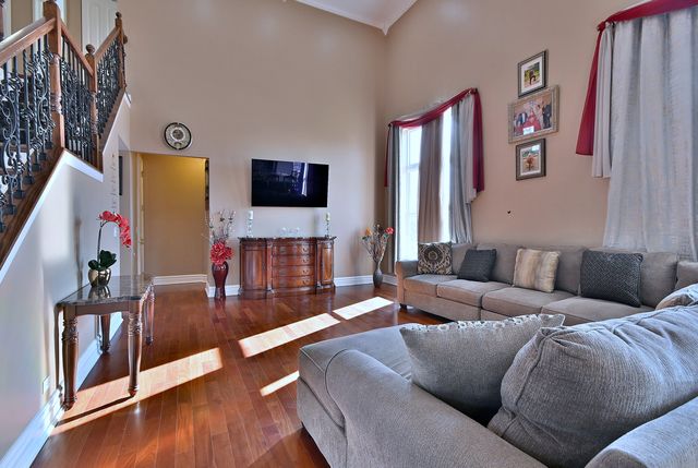 5761 PROVIDENCE Drive, Hoffman Estates, IL 60192