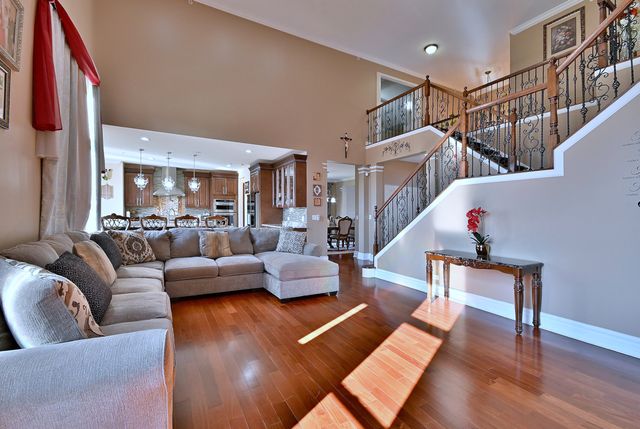 5761 PROVIDENCE Drive, Hoffman Estates, IL 60192