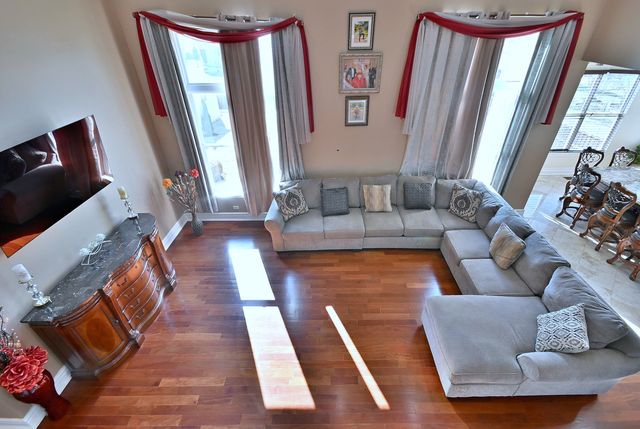 5761 PROVIDENCE Drive, Hoffman Estates, IL 60192