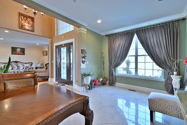 5761 PROVIDENCE Drive, Hoffman Estates, IL 60192