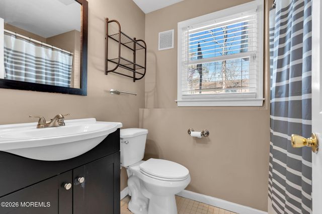 725 Commonwealth Boulevard, Toms River, NJ 08757