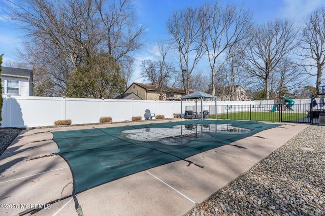 725 Commonwealth Boulevard, Toms River, NJ 08757