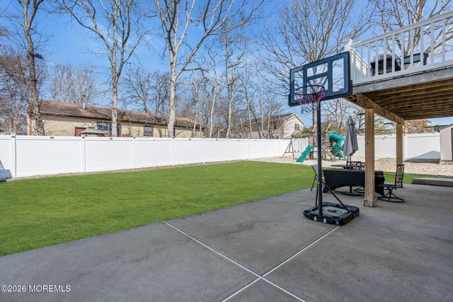 725 Commonwealth Boulevard, Toms River, NJ 08757