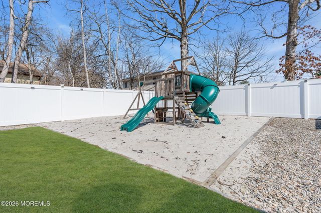 725 Commonwealth Boulevard, Toms River, NJ 08757