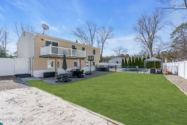 725 Commonwealth Boulevard, Toms River, NJ 08757