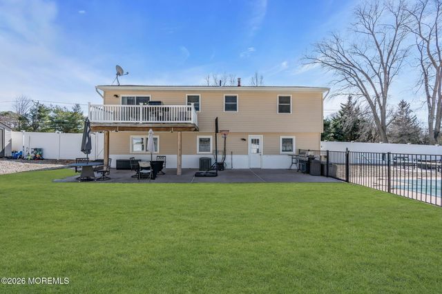 725 Commonwealth Boulevard, Toms River, NJ 08757