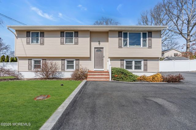 725 Commonwealth Boulevard, Toms River, NJ 08757