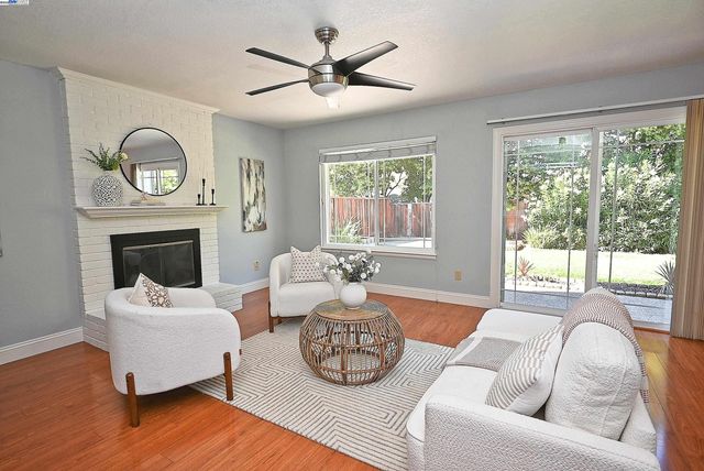 6746 Sapphire St, Dublin, CA 94568