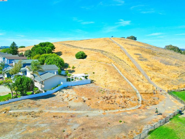 6746 Sapphire St, Dublin, CA 94568