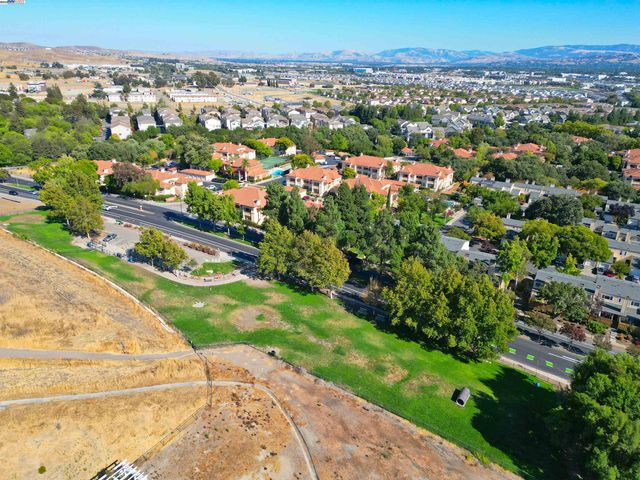 6746 Sapphire St, Dublin, CA 94568