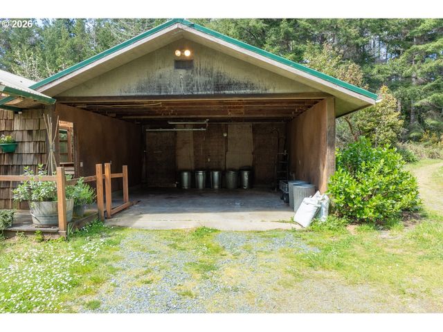 57490 RANDOLPH Rd, Bandon, OR 97411