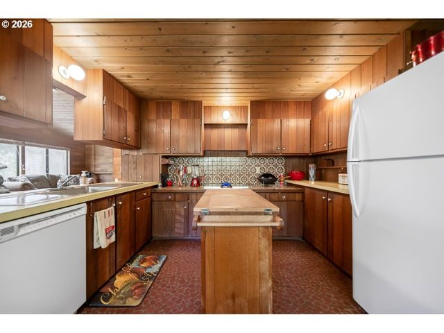 57490 RANDOLPH Rd, Bandon, OR 97411