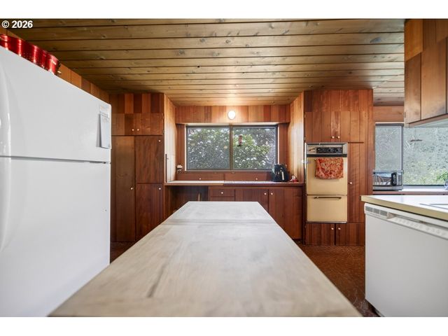 57490 RANDOLPH Rd, Bandon, OR 97411
