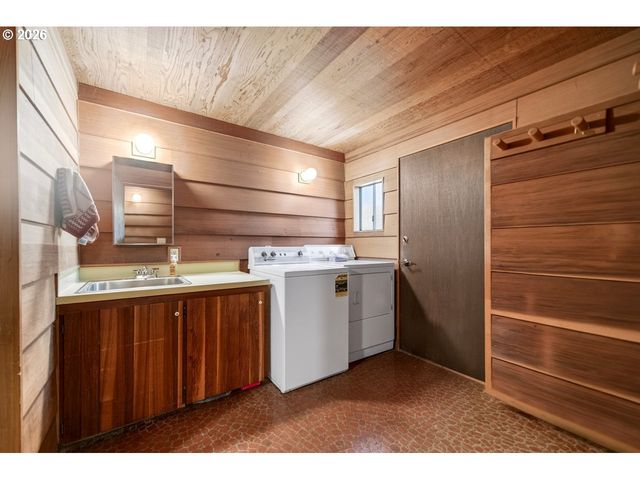 57490 RANDOLPH Rd, Bandon, OR 97411