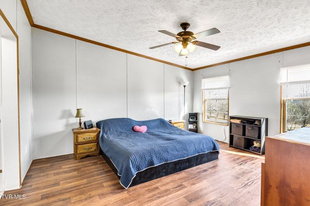 704 North Country Lane, Kodak, TN 37764