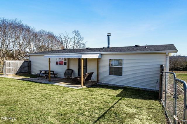 704 North Country Lane, Kodak, TN 37764