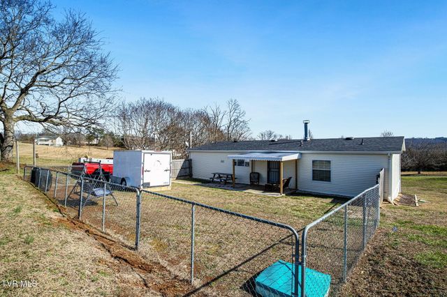 704 North Country Lane, Kodak, TN 37764