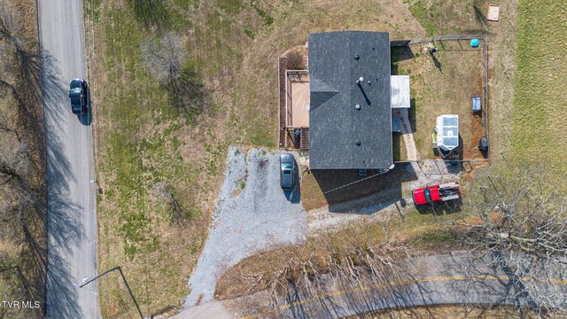 704 North Country Lane, Kodak, TN 37764