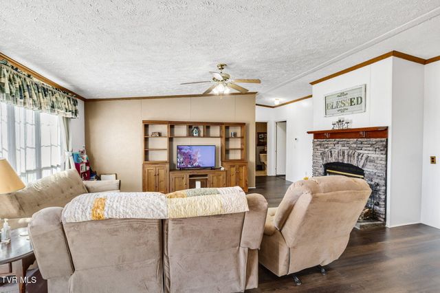 704 North Country Lane, Kodak, TN 37764