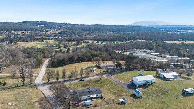 704 North Country Lane, Kodak, TN 37764