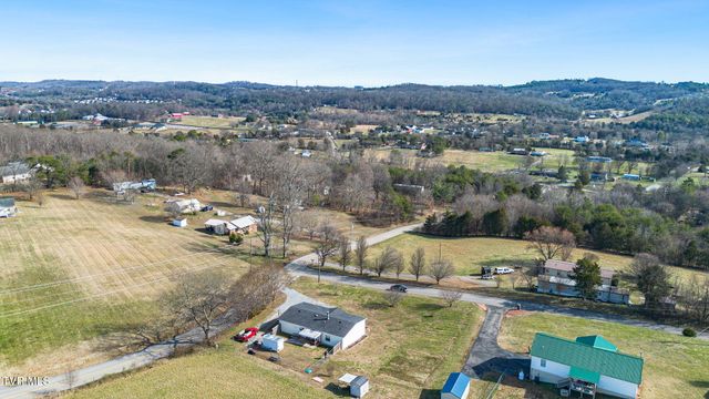 704 North Country Lane, Kodak, TN 37764