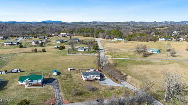 704 North Country Lane, Kodak, TN 37764