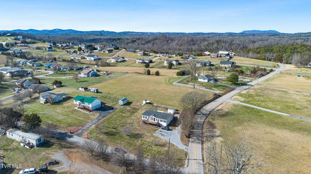 704 North Country Lane, Kodak, TN 37764