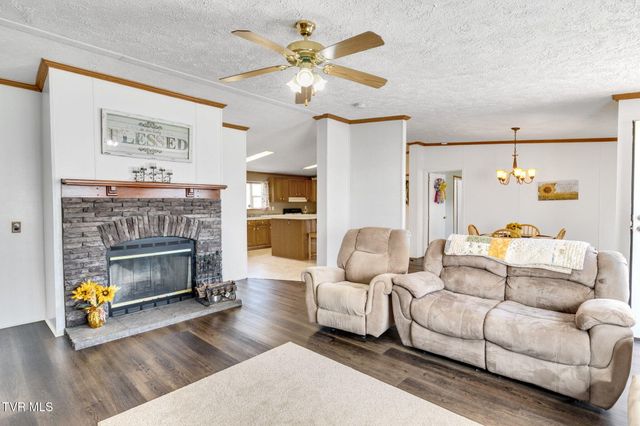704 North Country Lane, Kodak, TN 37764