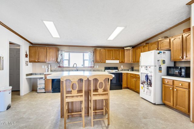 704 North Country Lane, Kodak, TN 37764