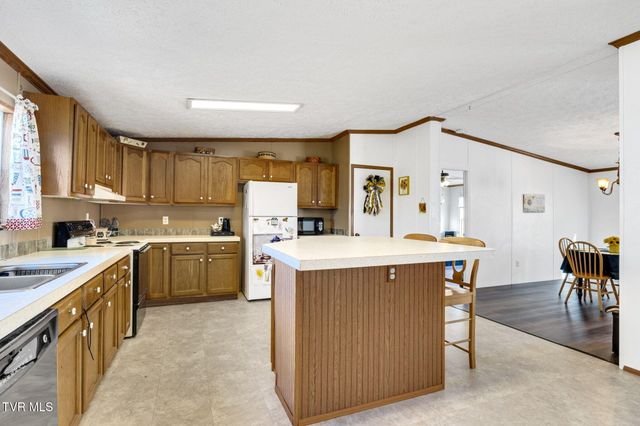 704 North Country Lane, Kodak, TN 37764