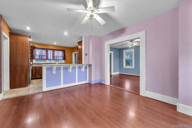 4 3rd Avenue, East Islip, NY 11730