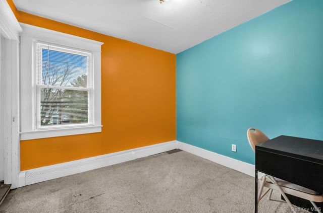 4 3rd Avenue, East Islip, NY 11730