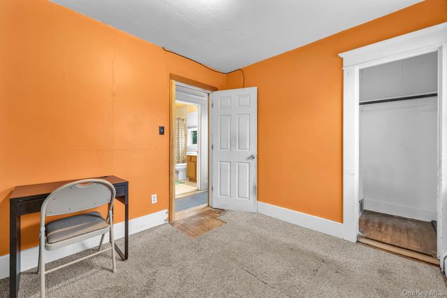 4 3rd Avenue, East Islip, NY 11730