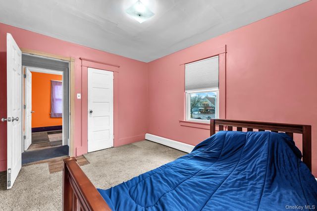 4 3rd Avenue, East Islip, NY 11730