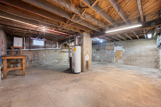 4 3rd Avenue, East Islip, NY 11730