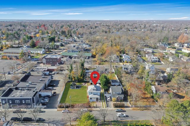 4 3rd Avenue, East Islip, NY 11730