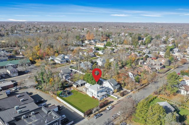 4 3rd Avenue, East Islip, NY 11730