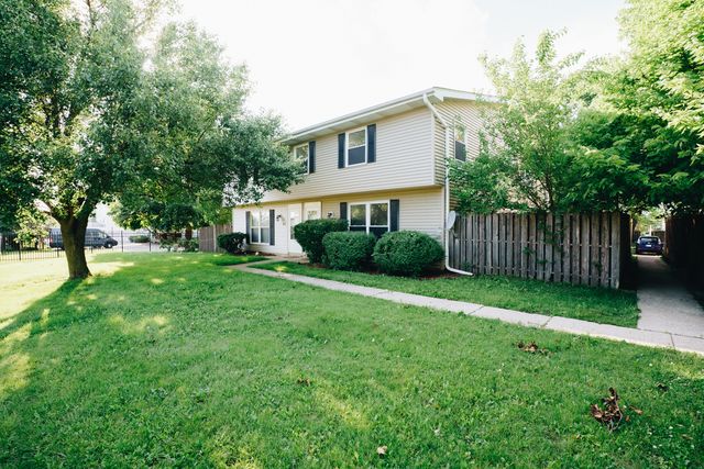 10W Fernwood Drive, Bolingbrook, IL 60440