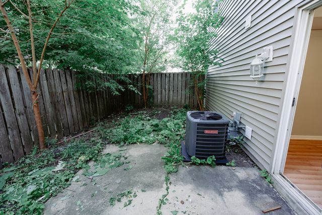 10W Fernwood Drive, Bolingbrook, IL 60440