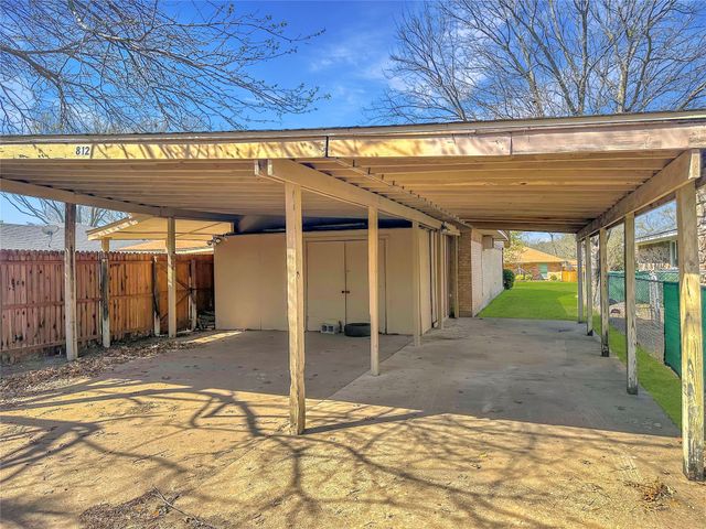 812 Monique, Cedar Hill, TX 75104